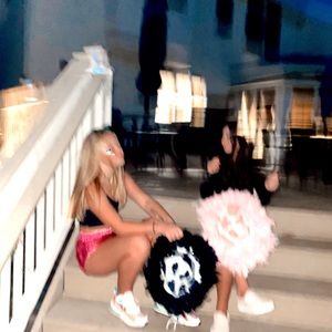 Meet your Posher, Maura